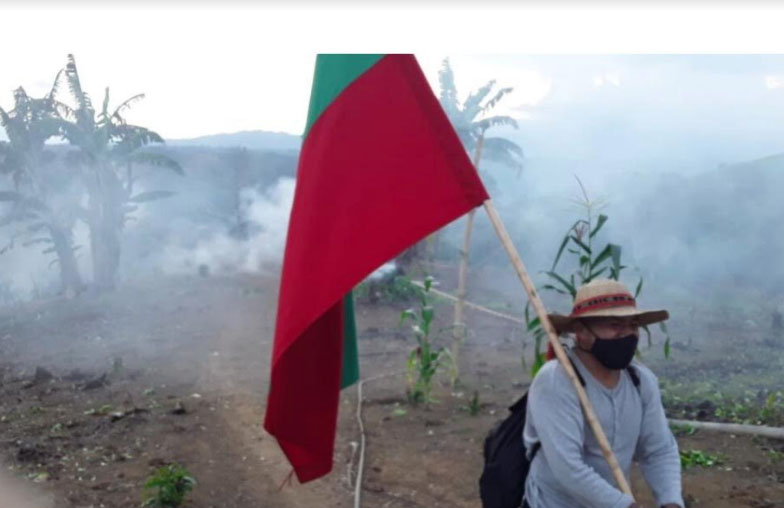 En Colombia, comuneros indígenas del Cauca, que luchan por ver sus territorios libres de cultivos de uso ilícito, fueron atacados por hombres armados.
