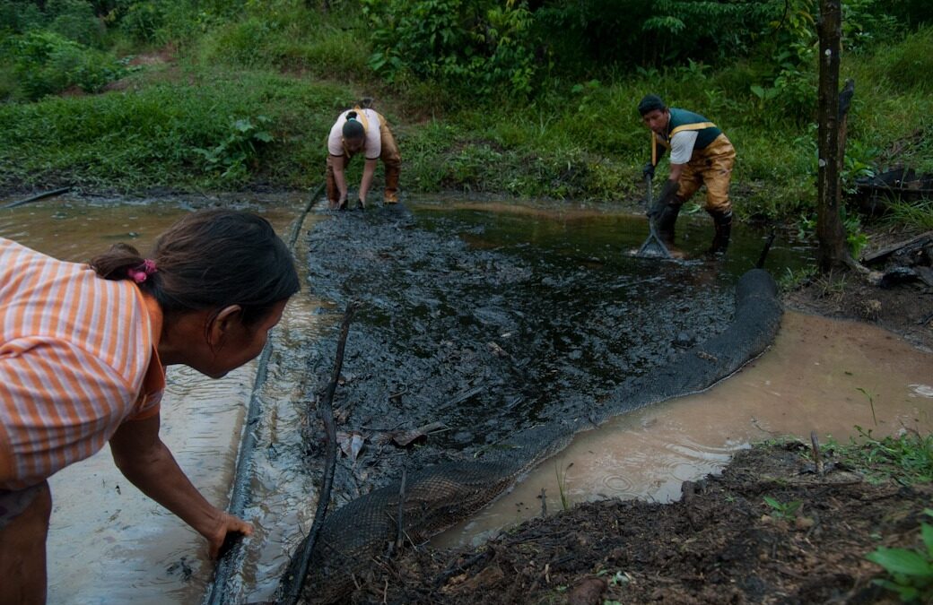 Los bancos que financian la industria petrolera y gasífera en la Amazonía reprueban una evaluación que mide el nivel de cumplimiento de sus compromisos de sustentabilidad y gestión de riesgos