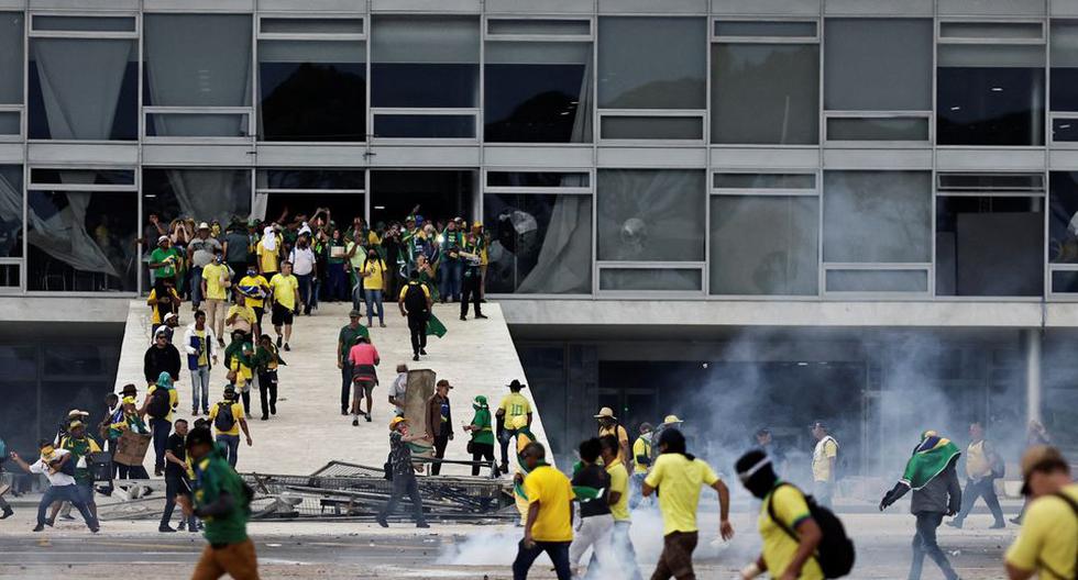 DEMOCRACIA DE BRASIL BAJO ATAQUE